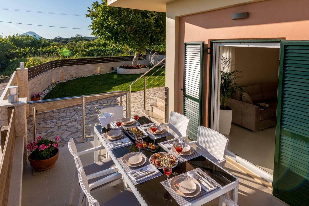 Villa Nissos Línia Eksteriør billede